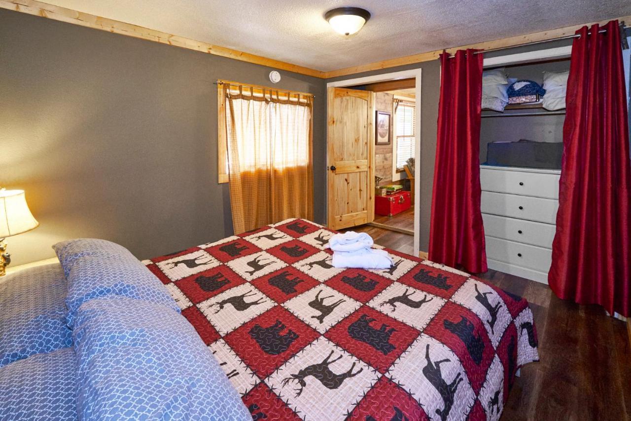 Steps From Downtown Pigeon Forge Parkway + Private Hottub And Firepit - Wifi - Firefly Bungalows Eksteriør bilde