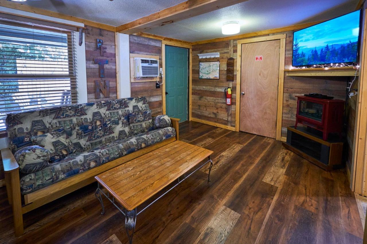 Steps From Downtown Pigeon Forge Parkway + Private Hottub And Firepit - Wifi - Firefly Bungalows Eksteriør bilde