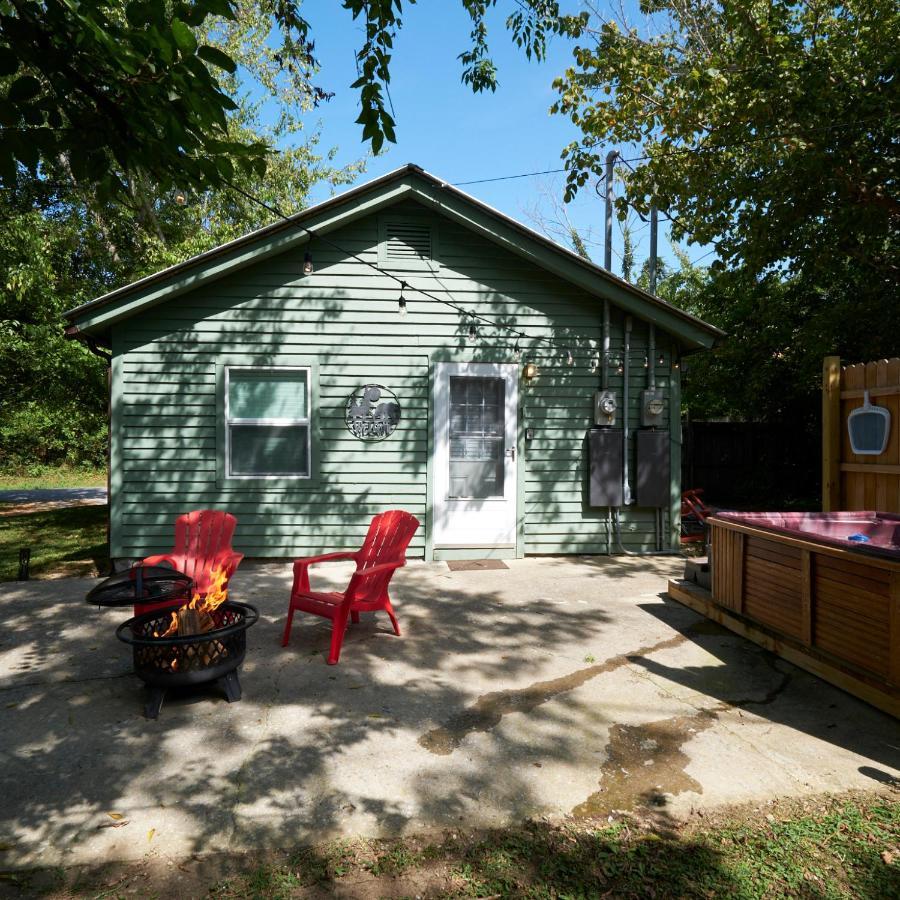 Steps From Downtown Pigeon Forge Parkway + Private Hottub And Firepit - Wifi - Firefly Bungalows Eksteriør bilde