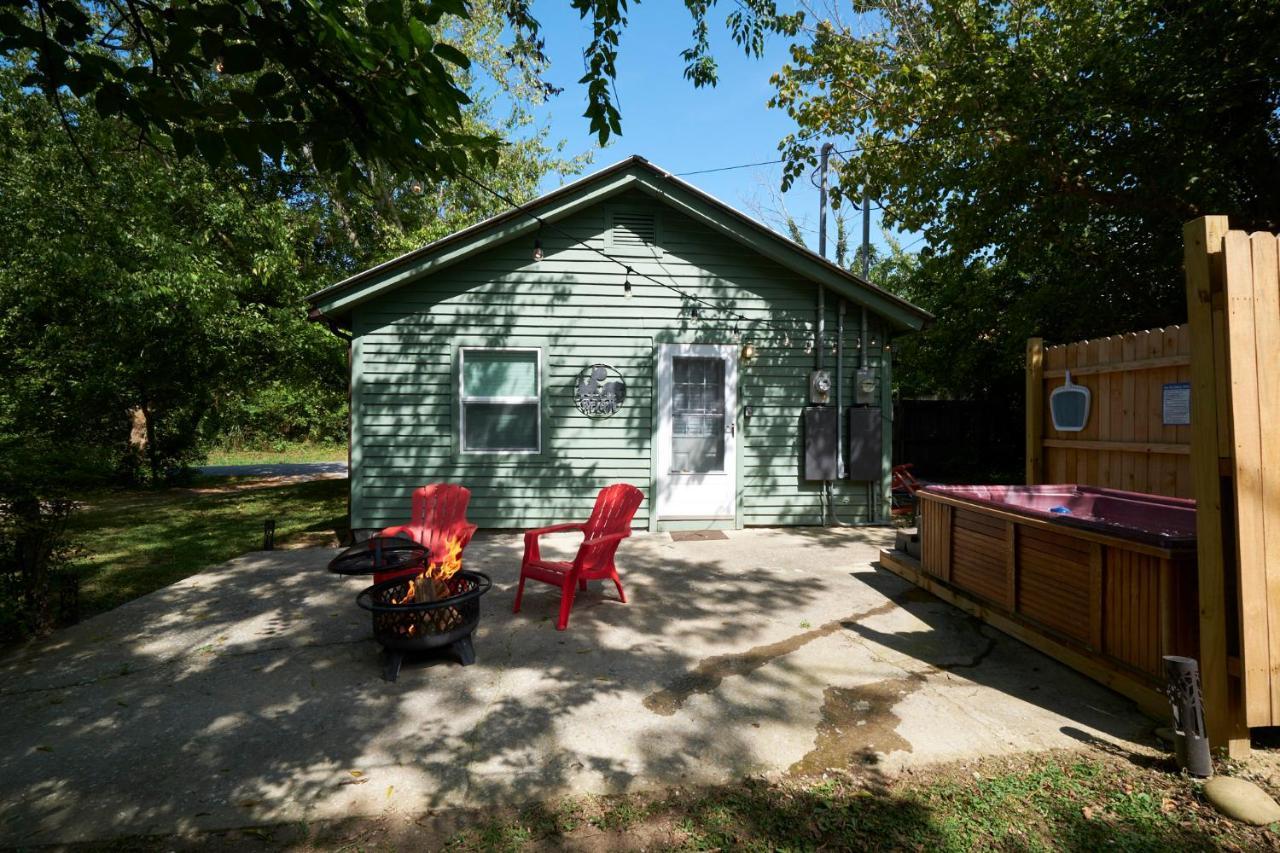Steps From Downtown Pigeon Forge Parkway + Private Hottub And Firepit - Wifi - Firefly Bungalows Eksteriør bilde