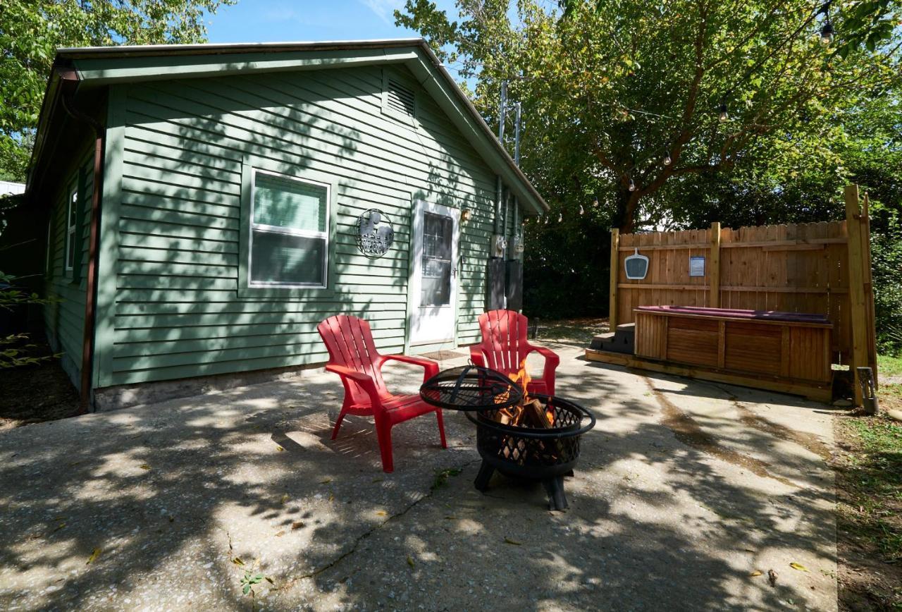 Steps From Downtown Pigeon Forge Parkway + Private Hottub And Firepit - Wifi - Firefly Bungalows Eksteriør bilde