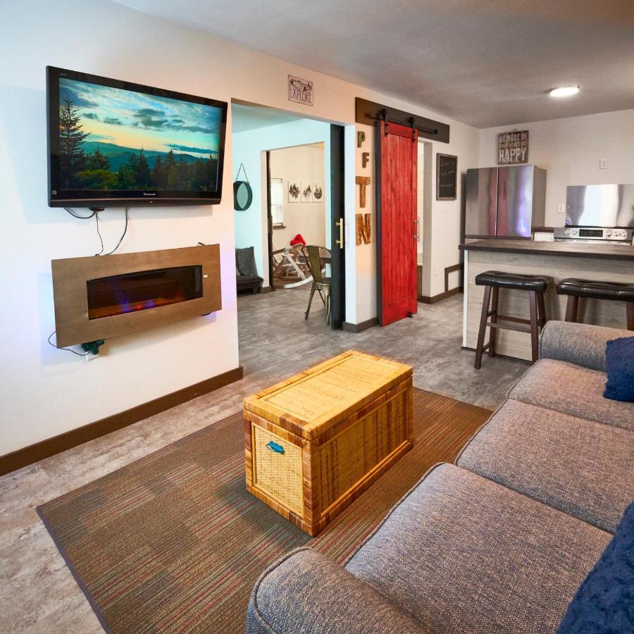 Steps From Downtown Pigeon Forge Parkway + Private Hottub And Firepit - Wifi - Firefly Bungalows Eksteriør bilde