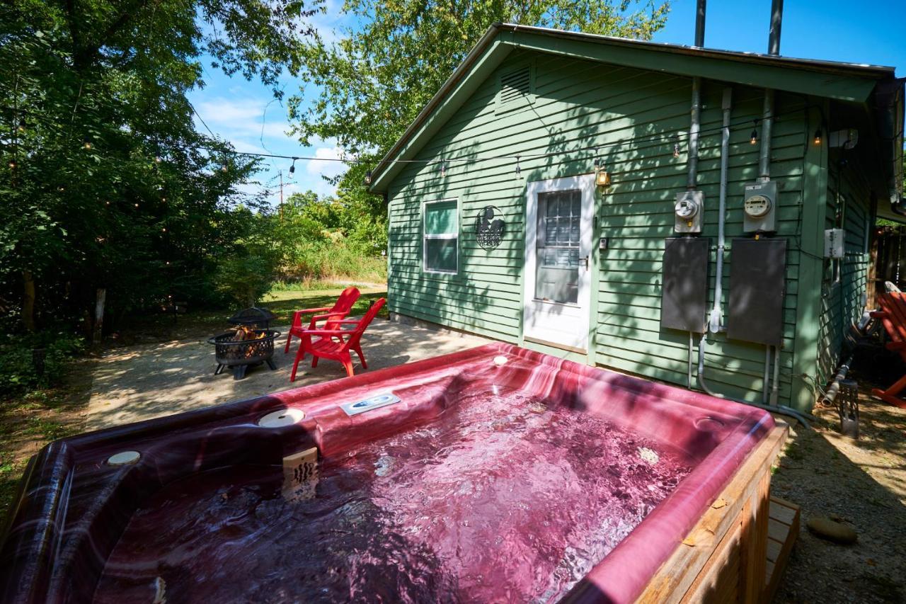 Steps From Downtown Pigeon Forge Parkway + Private Hottub And Firepit - Wifi - Firefly Bungalows Eksteriør bilde