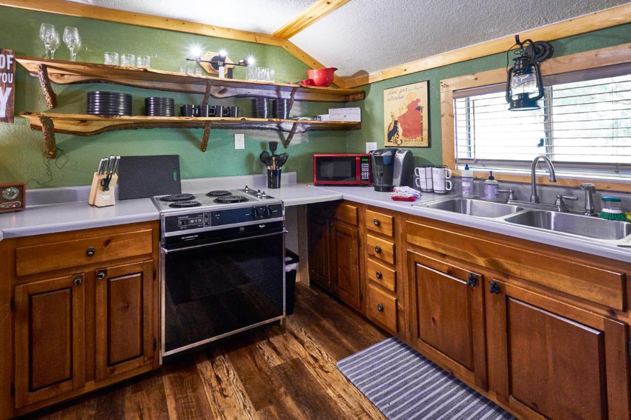 Steps From Downtown Pigeon Forge Parkway + Private Hottub And Firepit - Wifi - Firefly Bungalows Eksteriør bilde