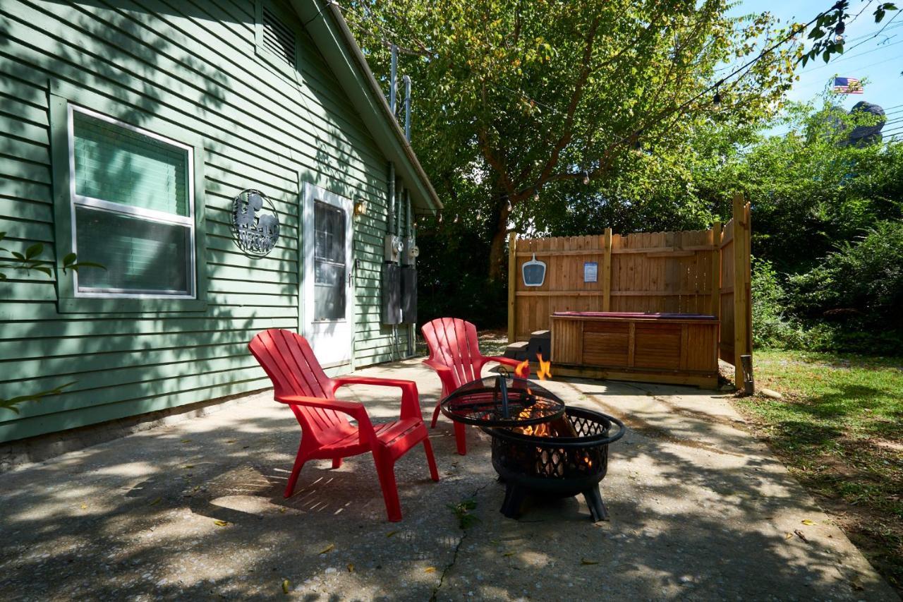 Steps From Downtown Pigeon Forge Parkway + Private Hottub And Firepit - Wifi - Firefly Bungalows Eksteriør bilde