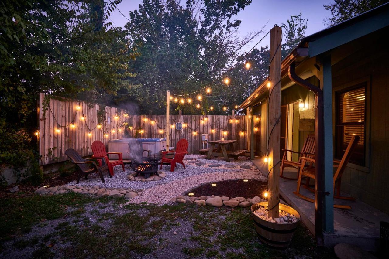 Steps From Downtown Pigeon Forge Parkway + Private Hottub And Firepit - Wifi - Firefly Bungalows Eksteriør bilde